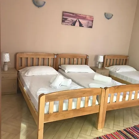 فندق مبيت وإفطار 53 *