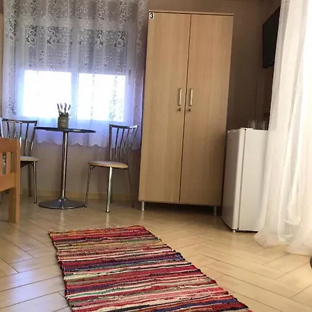 53 Bed & Breakfast Durres